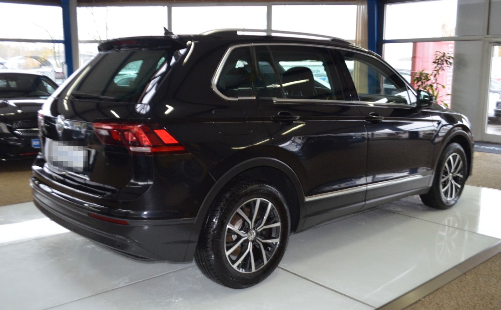 Volkswagen Tiguan BMT AUTOMATIK / NAVI / R-KAMERA / PDC foto 4