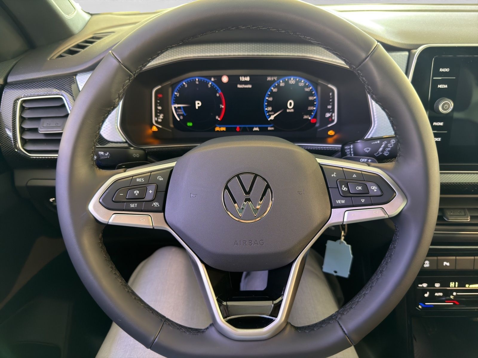 Volkswagen T-Cross 1.0 TSI DSG ENERGY LIFE AHK GJR REAR VIE foto 9