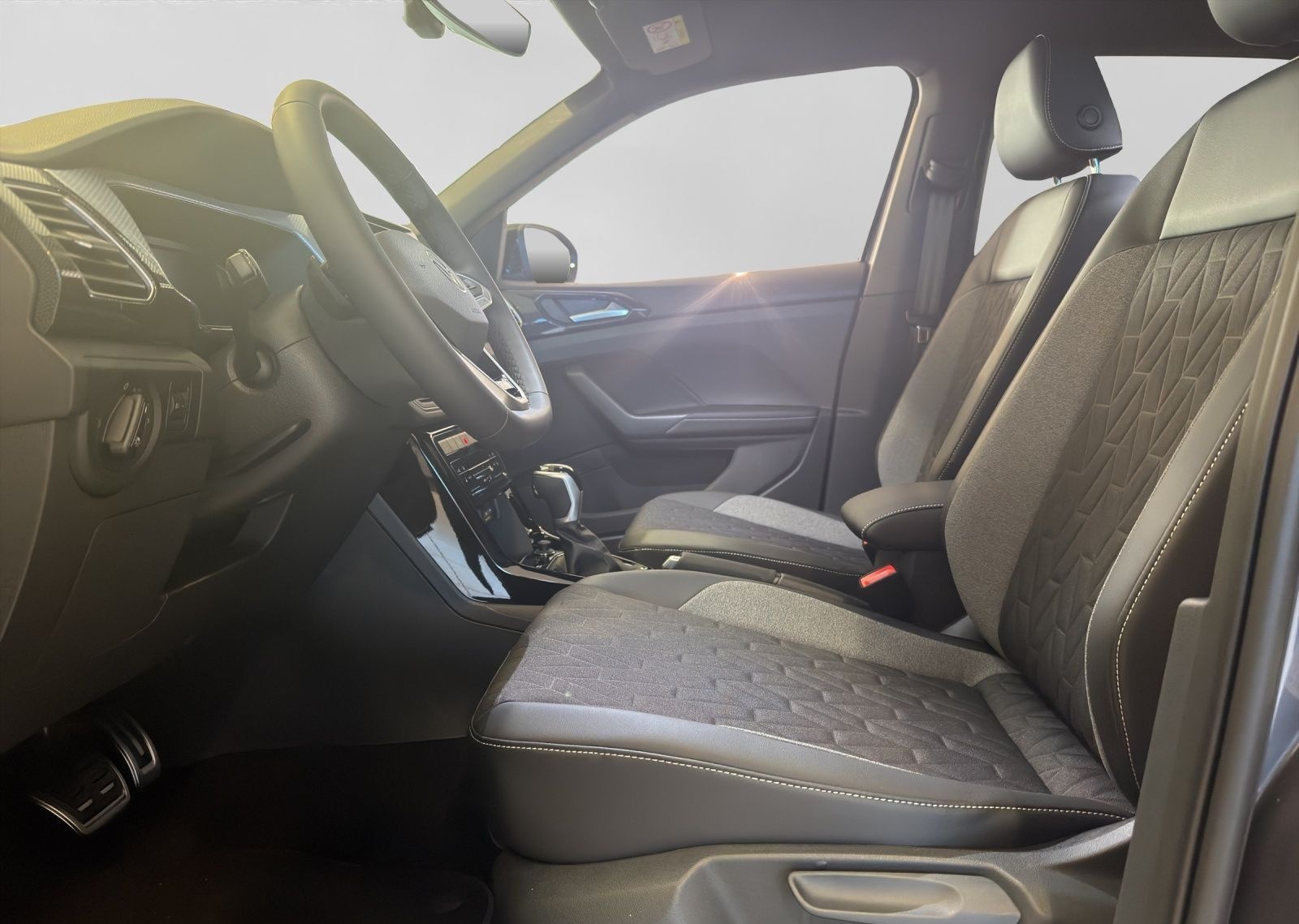 Volkswagen T-Cross 1.0 TSI DSG ENERGY LIFE AHK GJR REAR VIE foto 4