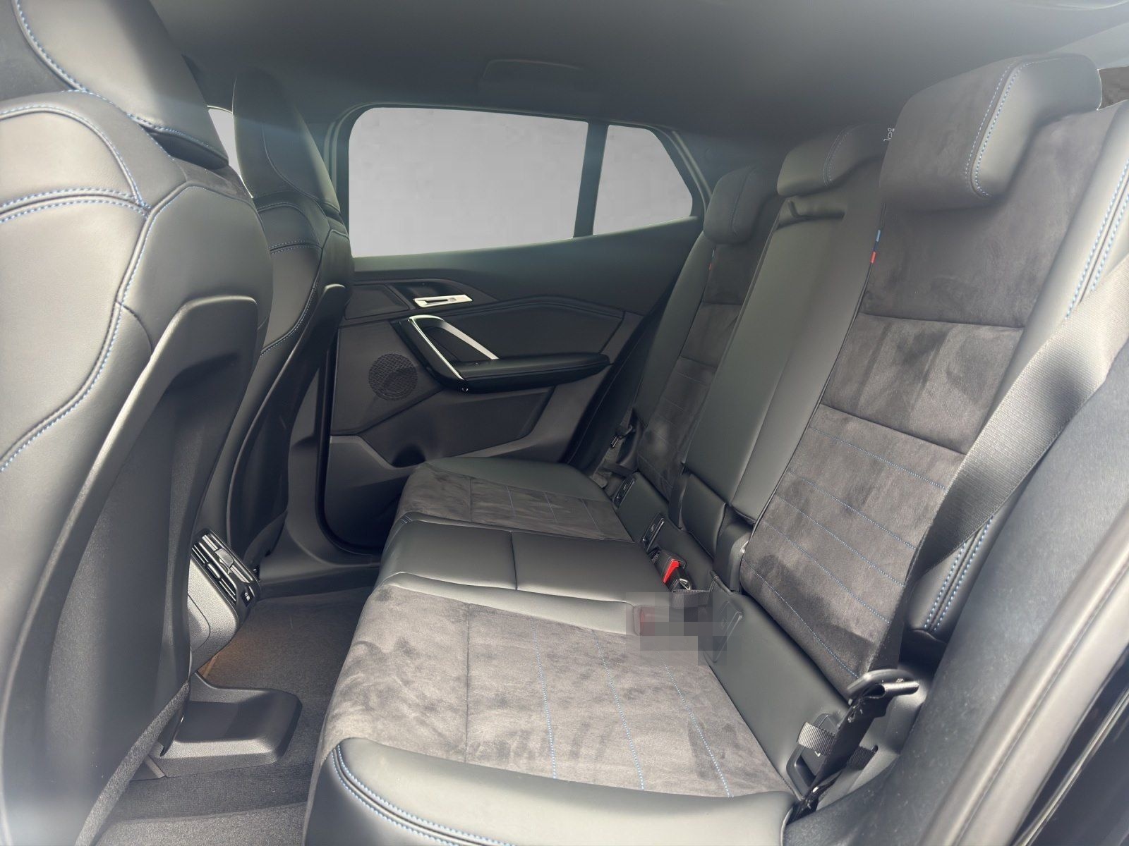 BMW iX2 eDrive20 M Sport AHK Premium 19" foto 11