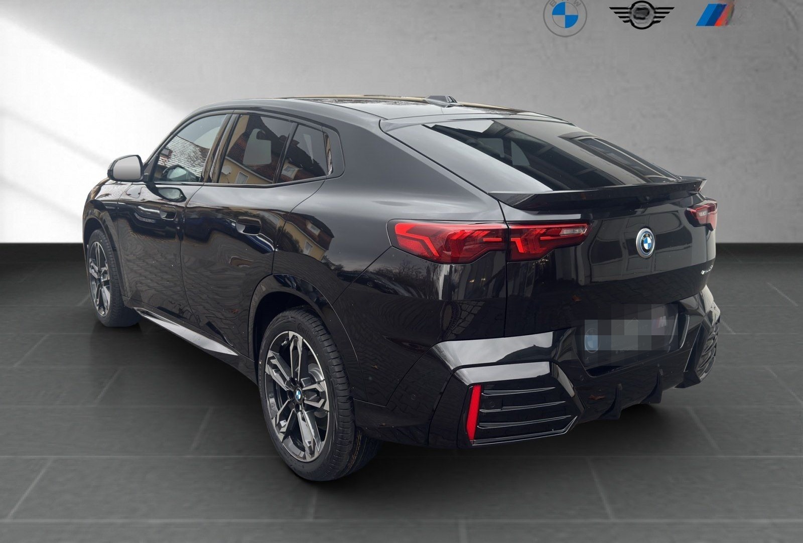 BMW iX2 eDrive20 M Sport AHK Premium 19" foto 5