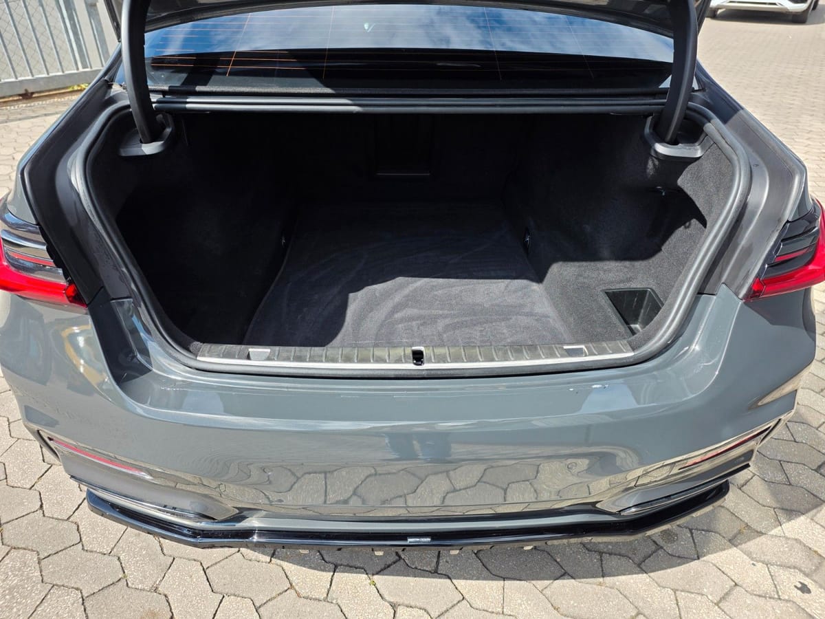 BMW 750Li xDrive M Sport Paket H&K HuD 360 Kamera foto 18
