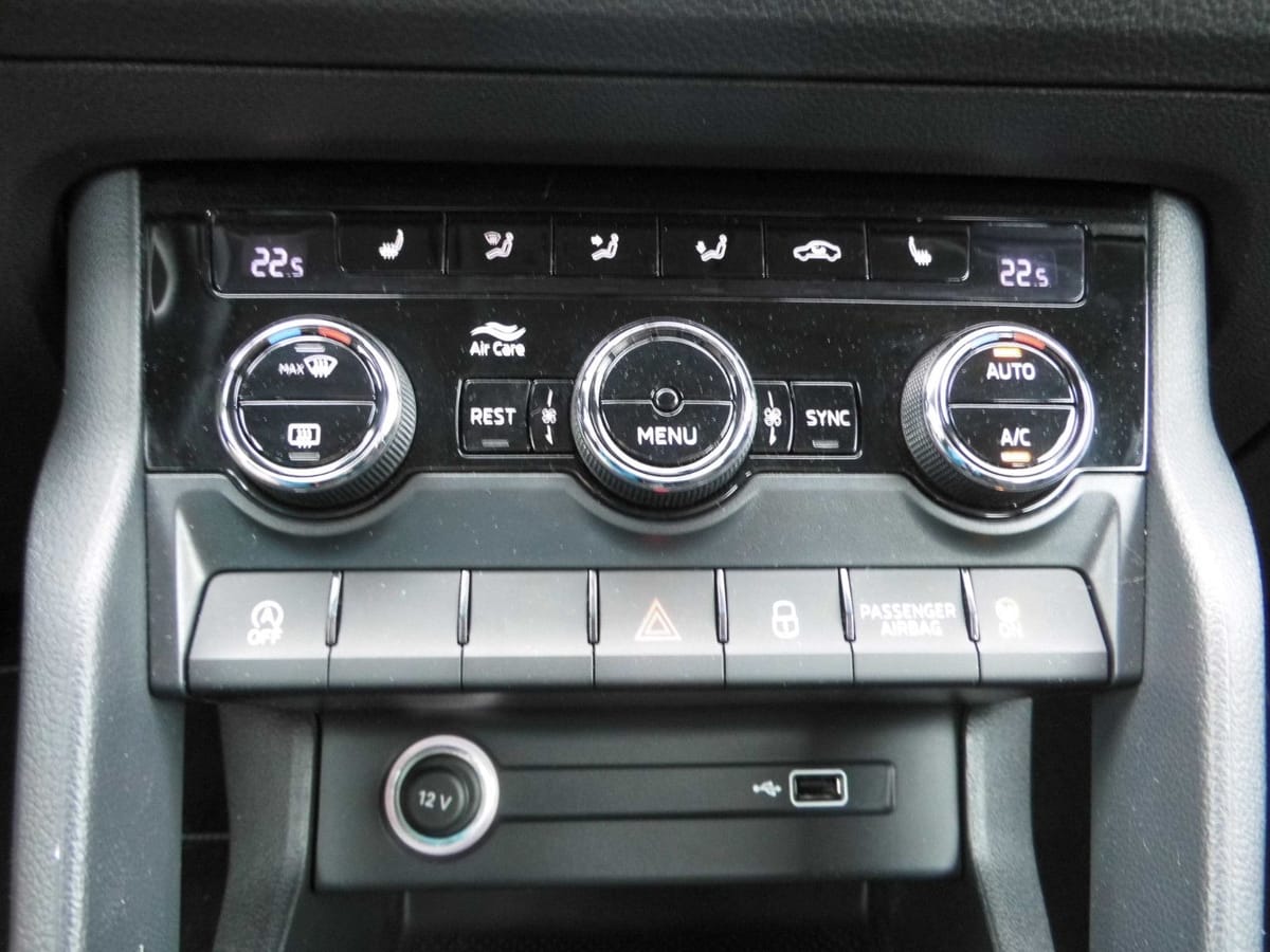 Skoda Kodiaq Active/KLIMAAUTO/SH/NAVI(SMARTLINK)/PDC foto 15