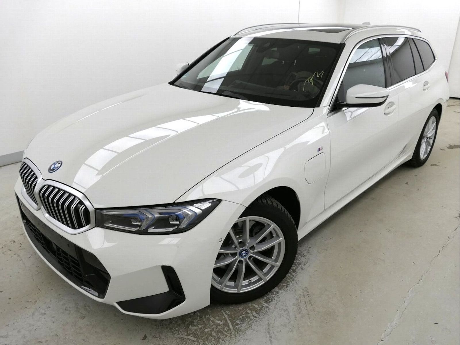 BMW 330e Touring M Sport Pano HeadUp ACC Sound Kam foto 1