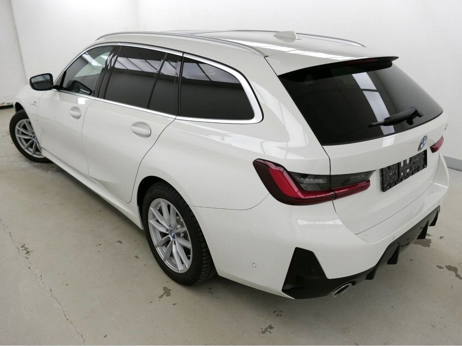 BMW 330e Touring M Sport Pano HeadUp ACC Sound Kam foto 4