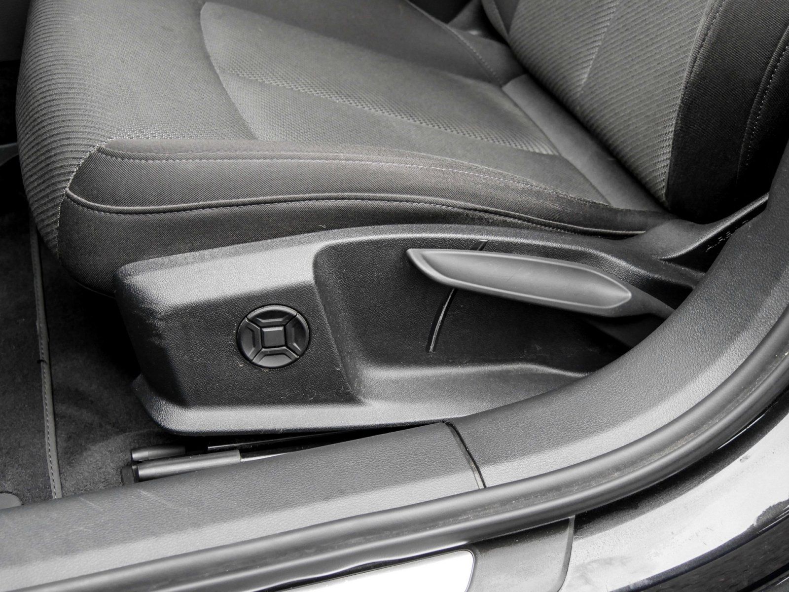 Audi A6 40 TDI S tronic Nav+ LED AHK Tour DAB+ eKlapp foto 14