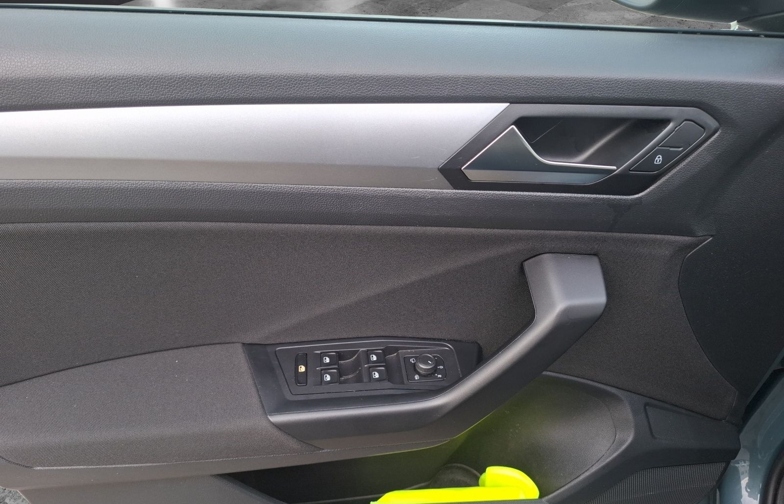 Volkswagen T-Roc TSI Life LED Navi AID Park-Assist SH LM foto 19