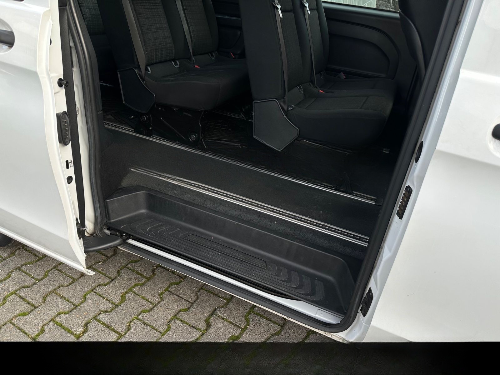 Mercedes-Benz Vito Tourer 109  CDI Pro FWD extralang 9 Sitze foto 16