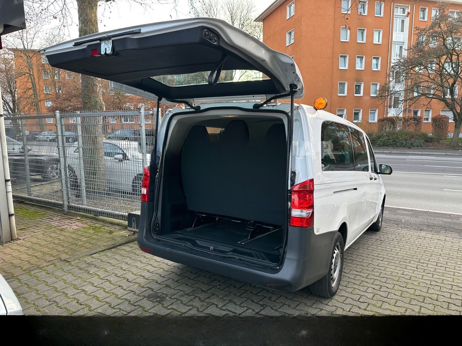 Mercedes-Benz Vito Tourer 109  CDI Pro FWD extralang 9 Sitze foto 20