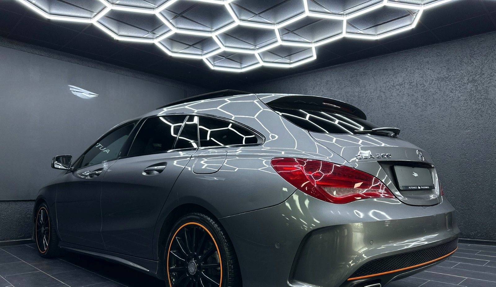 Mercedes-Benz CLA 200 SB*AMG*PANO*ORANGE ART EDITION* foto 14