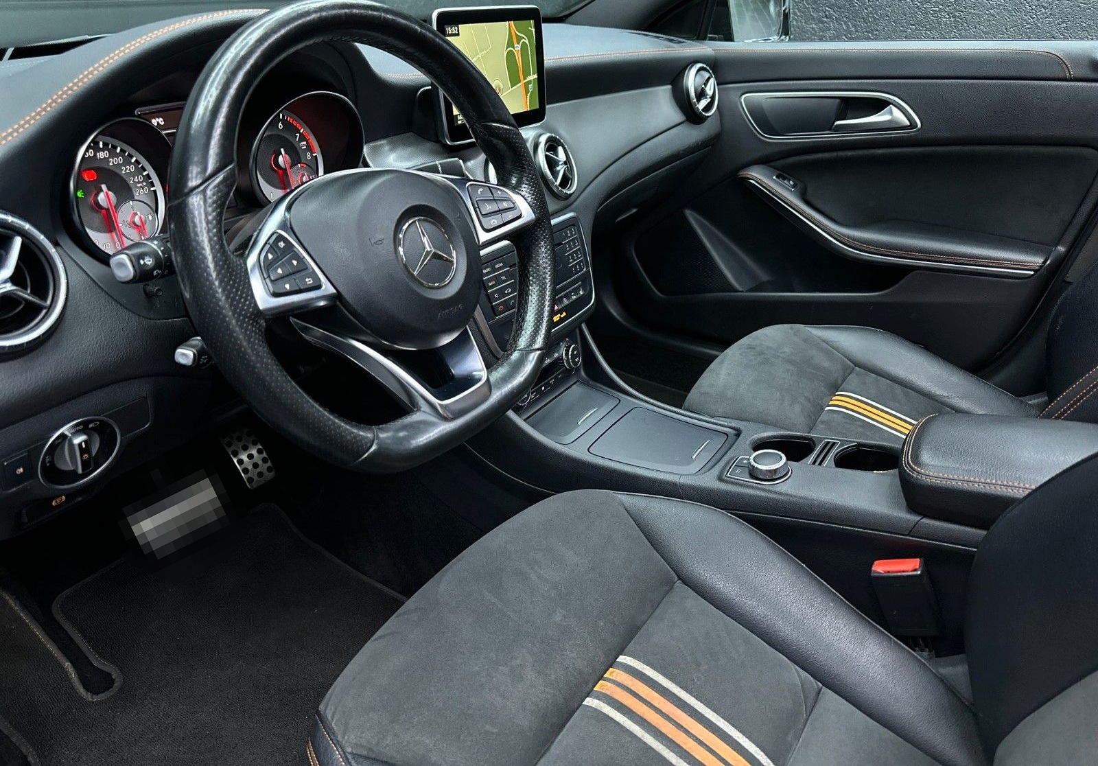 Mercedes-Benz CLA 200 SB*AMG*PANO*ORANGE ART EDITION* foto 5