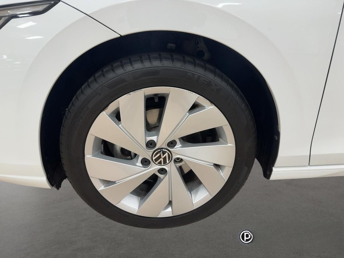Volkswagen Golf 8 LIFE 1.5 TSI PANO ACC SHZ LED foto 6
