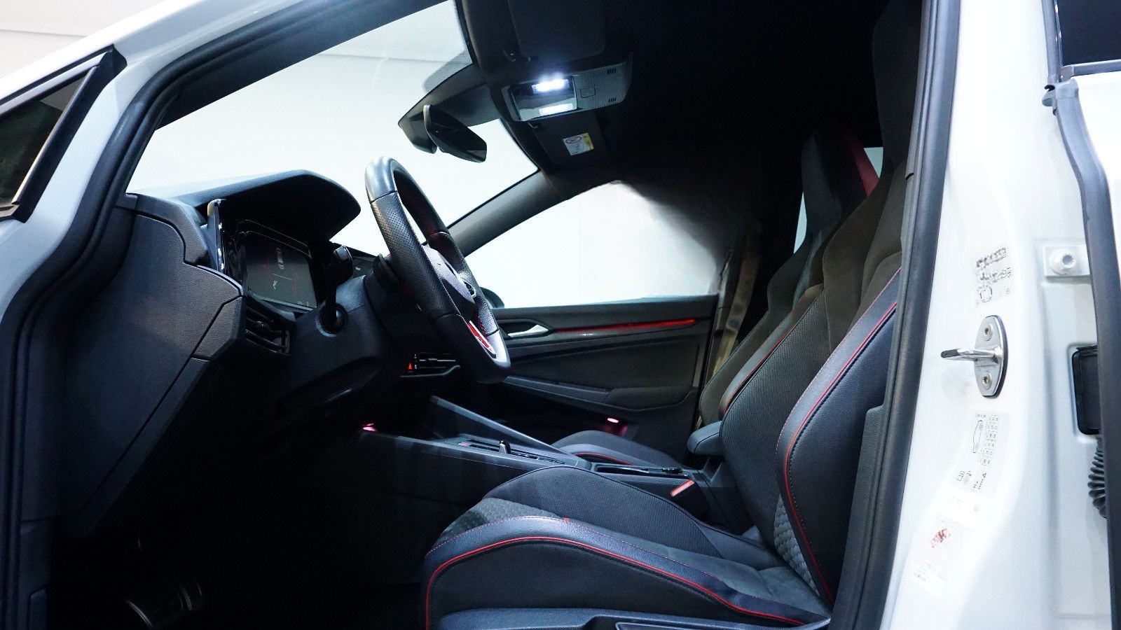 Volkswagen GTI VIII Clubsport *Oryx-Weiß Perlmutt*HarmanK* foto 21