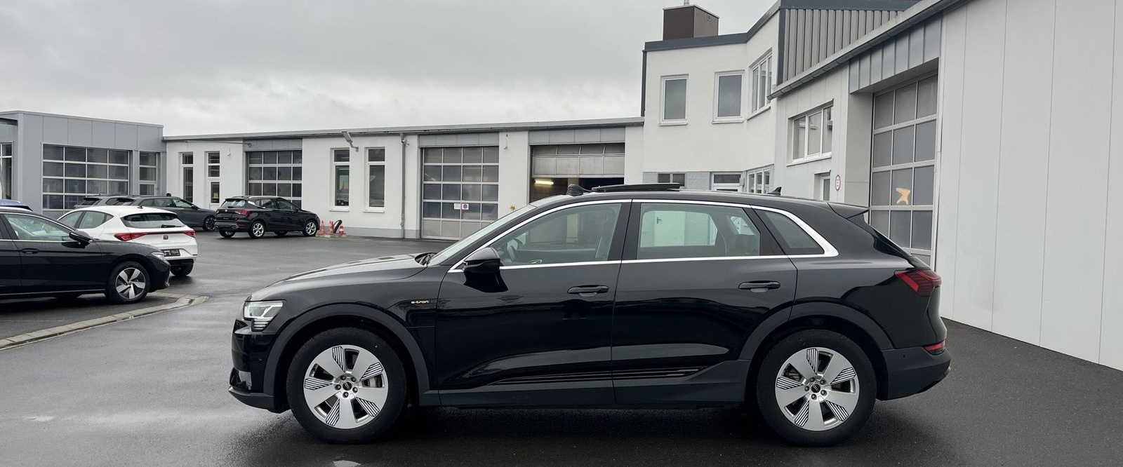 Audi e-tron 149€ m.20% Anz. 19 Zoll AHK Panorama el.K foto 2