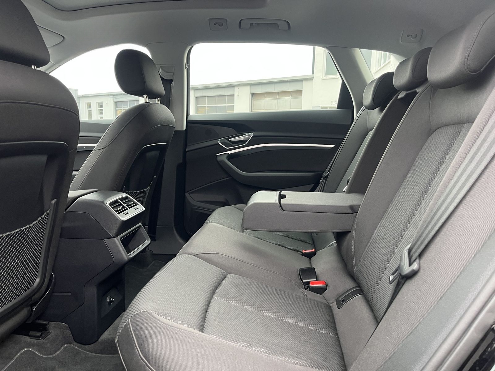 Audi e-tron 149€ m.20% Anz. 19 Zoll AHK Panorama el.K foto 14