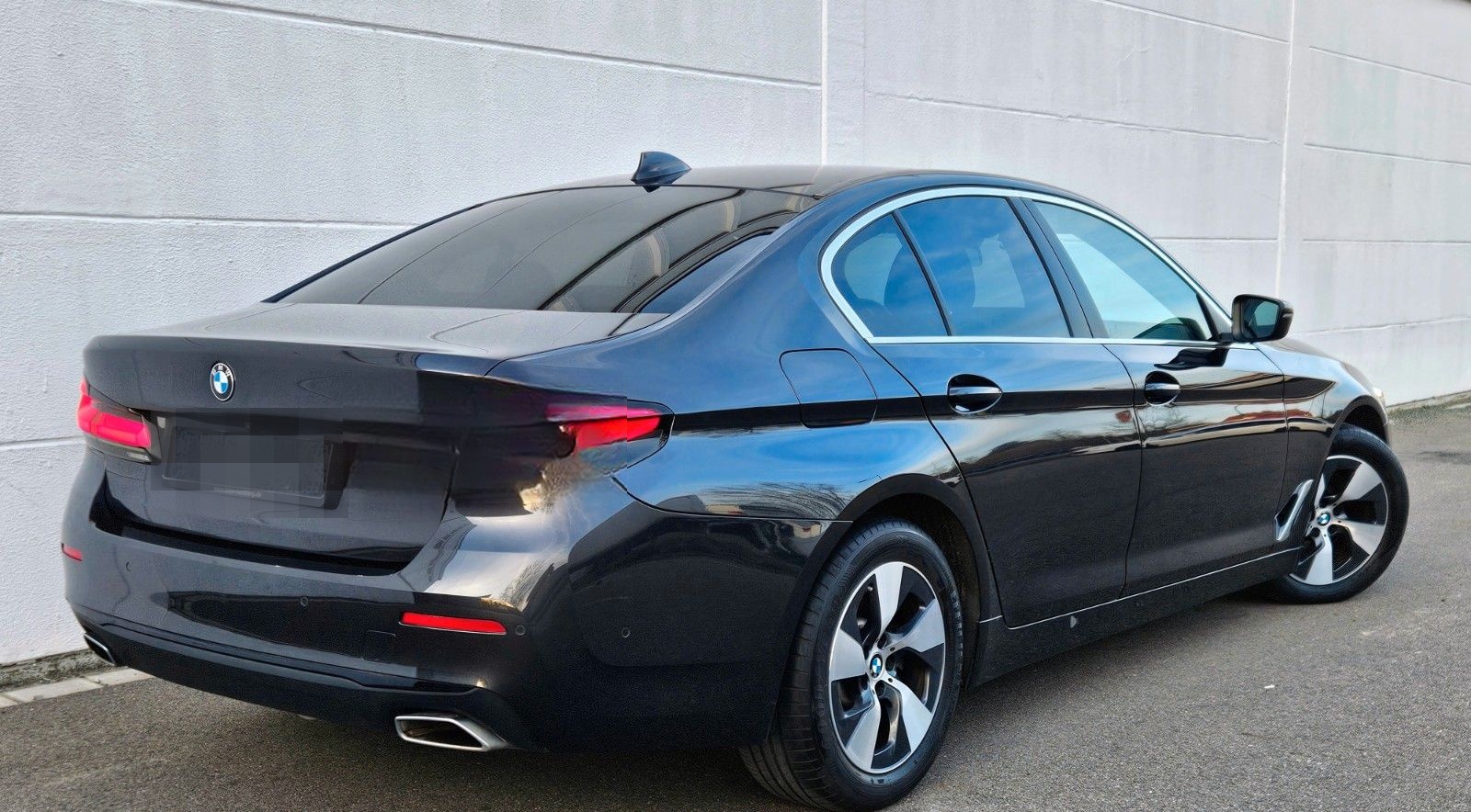 BMW 520d*HUD*AHK*Dr.Ass.+*ACC*KAMERA*M-LENKRAD foto 11