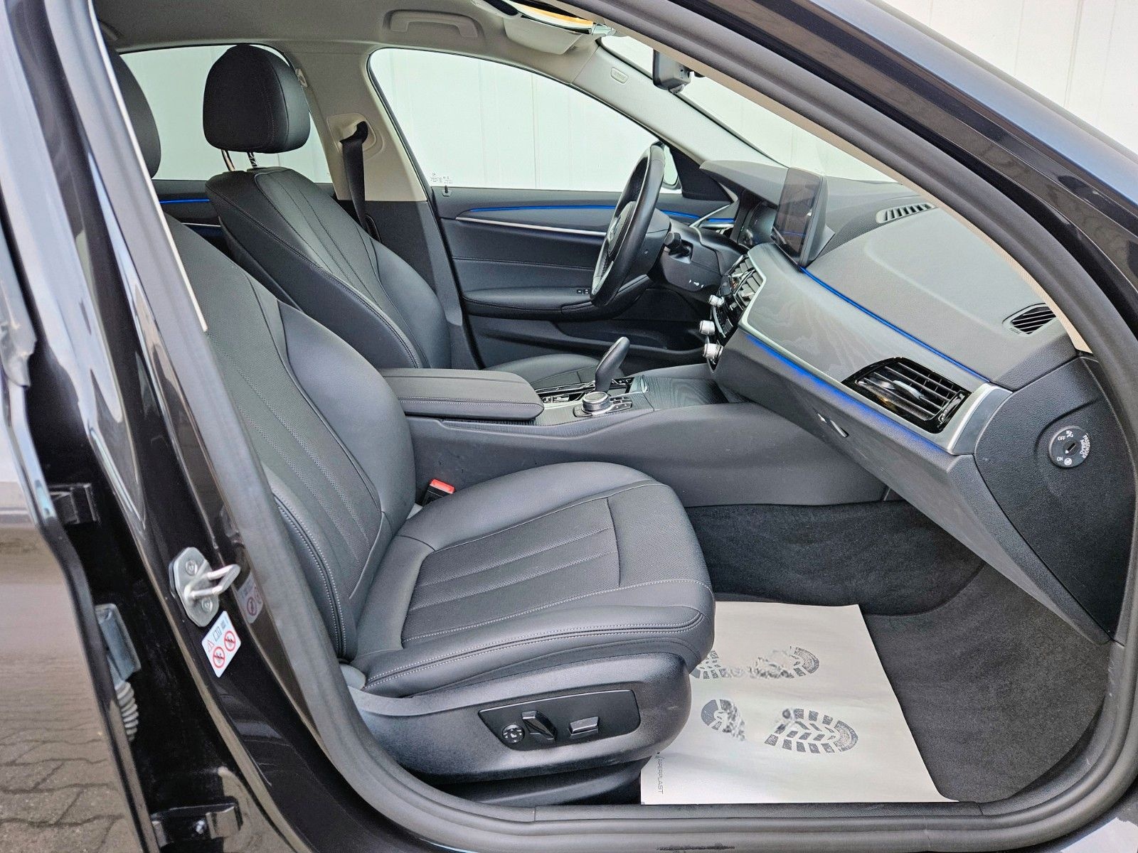 BMW 520d*HUD*AHK*Dr.Ass.+*ACC*KAMERA*M-LENKRAD foto 16