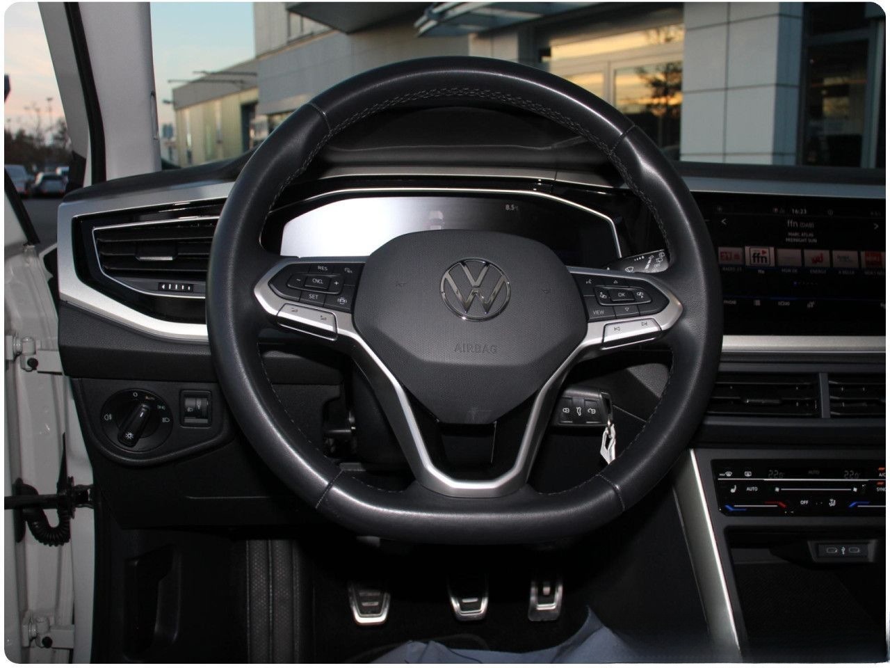 Volkswagen Polo MOVE 1.0 TSI APP CONNECT PARKLENKASS. GJR foto 19