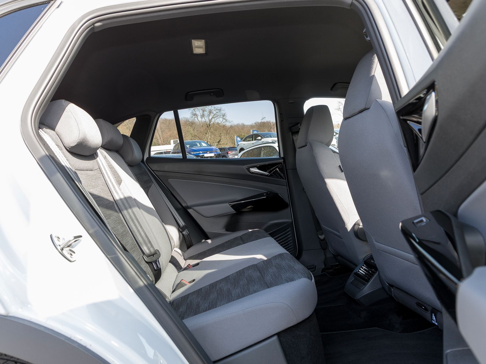 Volkswagen ID.4 Pure WÄRMEPUMPE NAVI-PRO GJ-REIFEN IQ-LIGHT foto 7