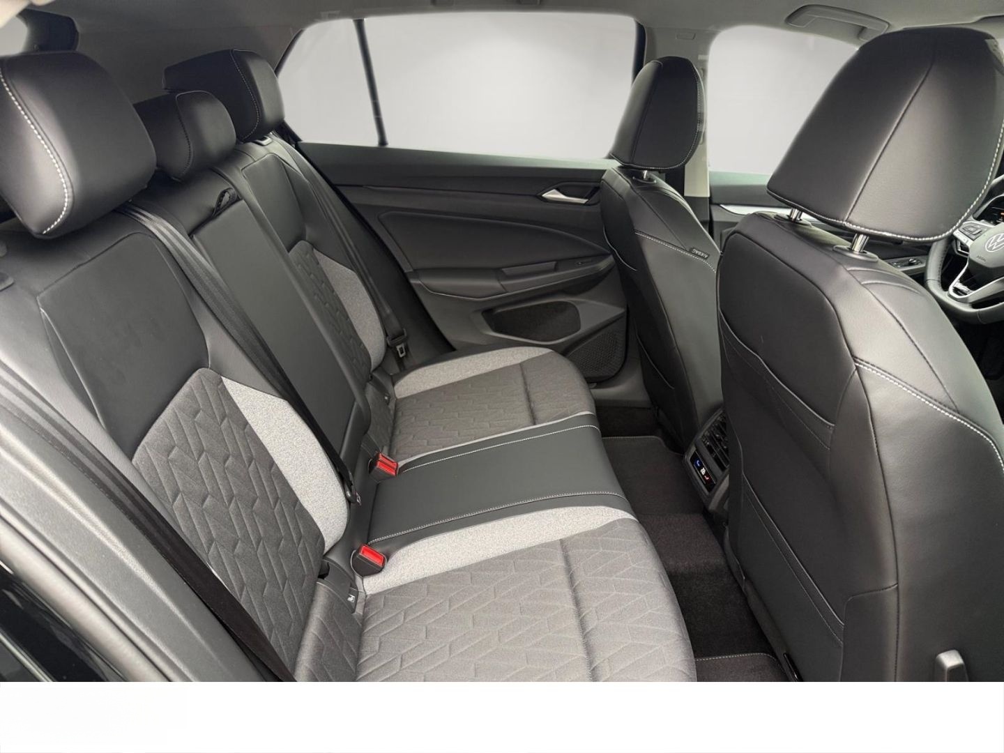 Volkswagen Golf 1 5 l eTSI 110 kW (150 PS) 7-Gang-DSG ENERG foto 6