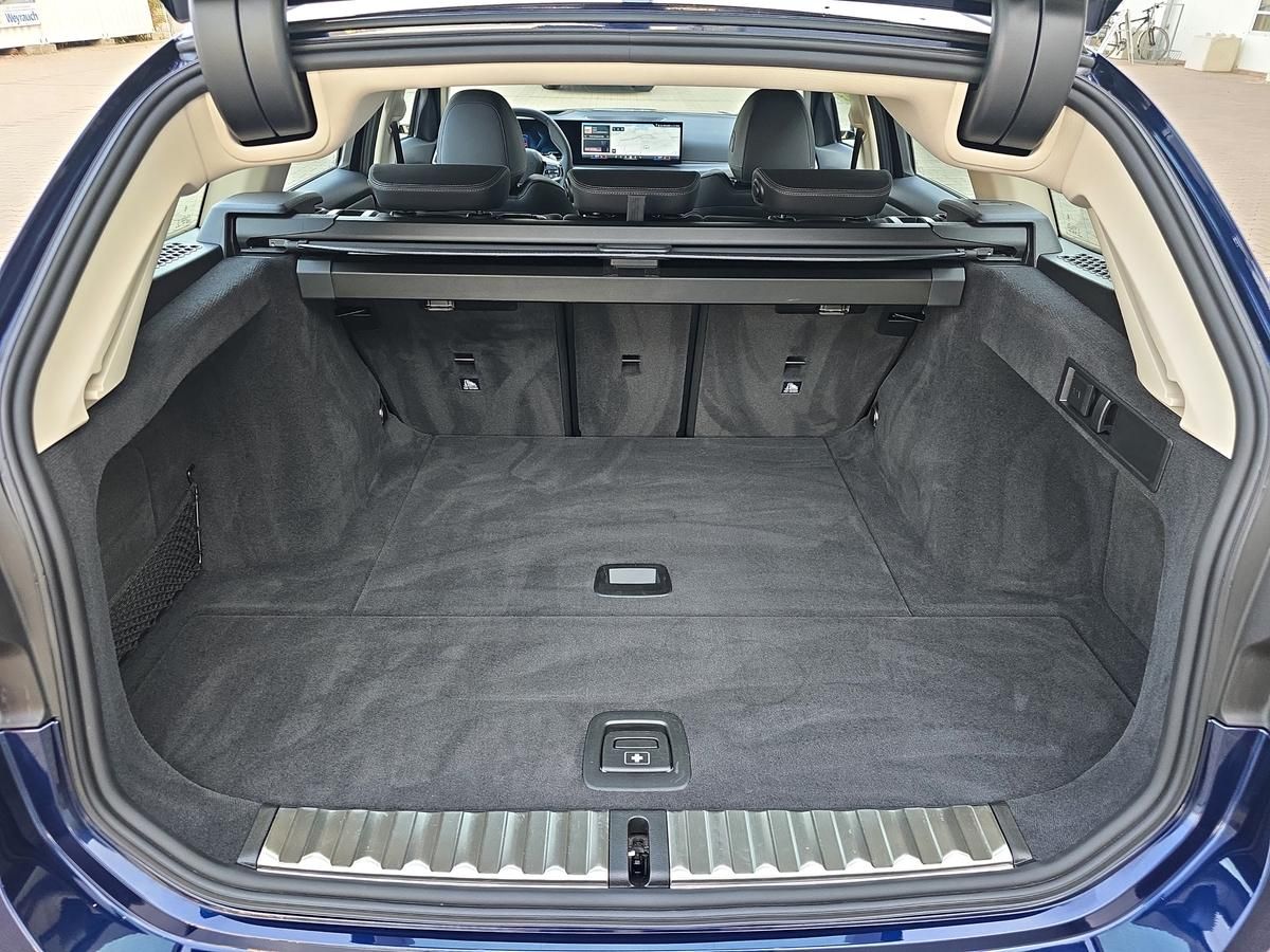 BMW 320 d xDr. Tour. Head-Up+DAB+Sportsitze+360°+Le foto 16