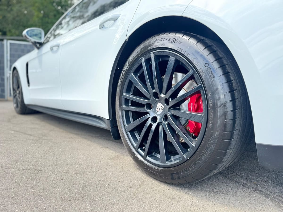 Porsche PANAMERA GTS SPORT-DESIGN SOFTCLOSE SPORT-ABGAS foto 14