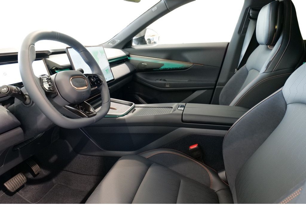 Lynk&Co 08 More KAMERA NAVI ACC AKTIVSITZE LED PANO 360° foto 9