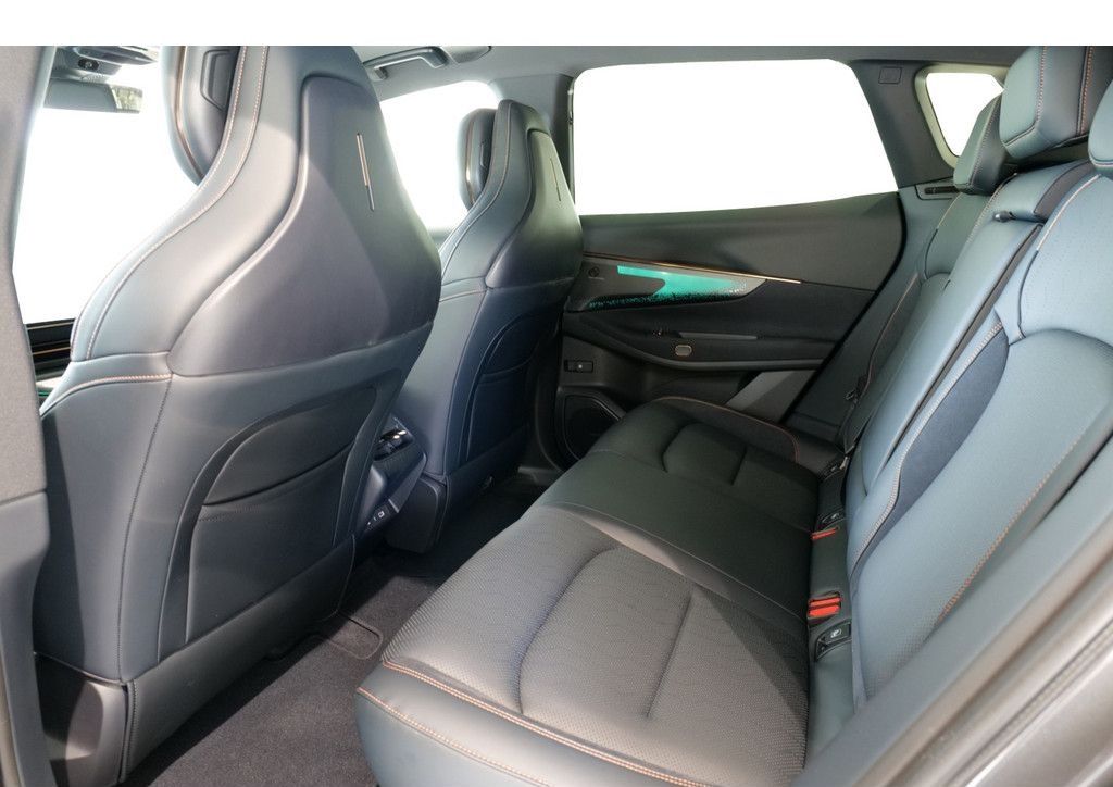 Lynk&Co 08 More KAMERA NAVI ACC AKTIVSITZE LED PANO 360° foto 10