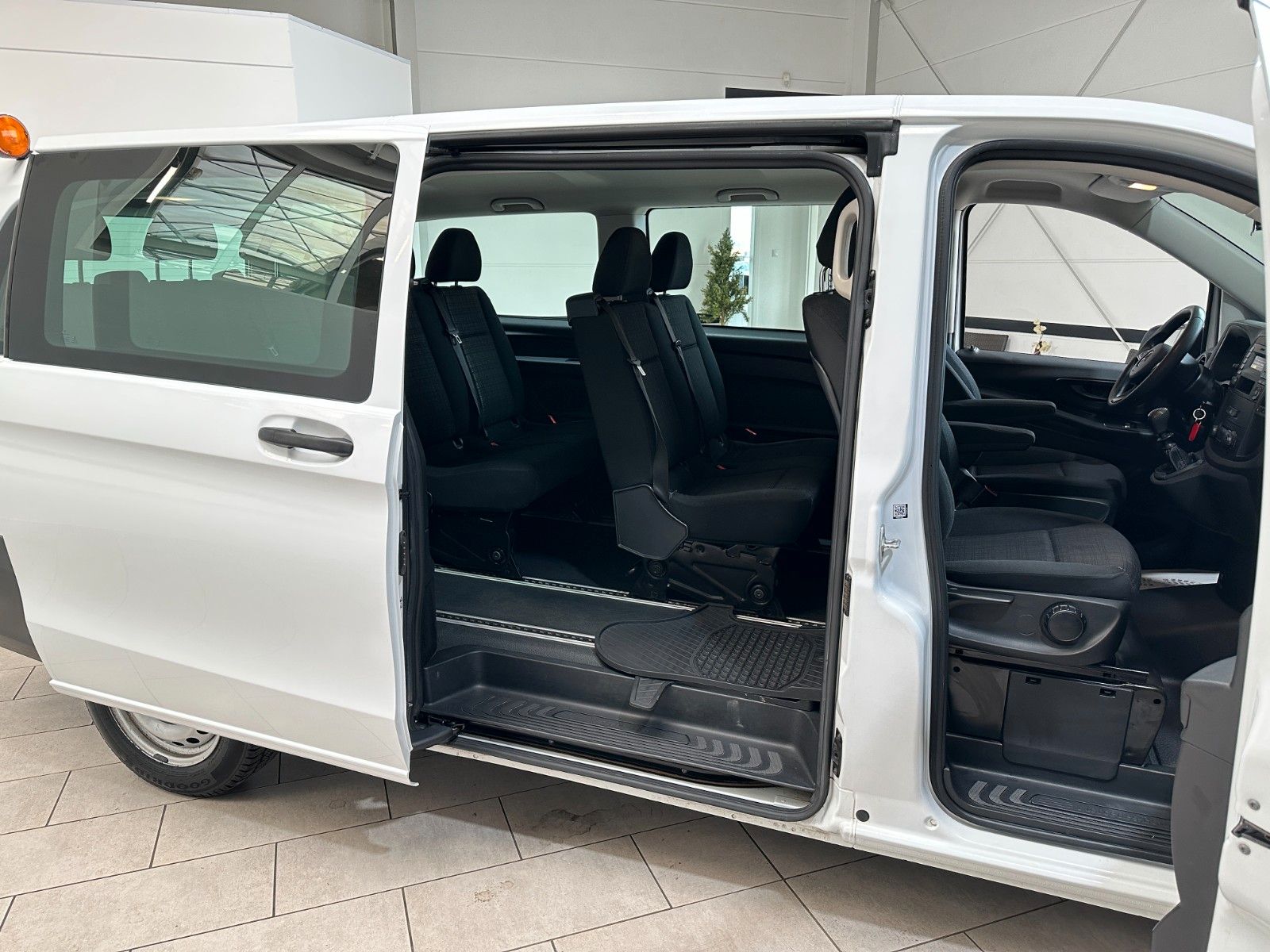 Mercedes-Benz Vito Tourer 109 CDI Extralang Klima*9-Sitzer foto 23