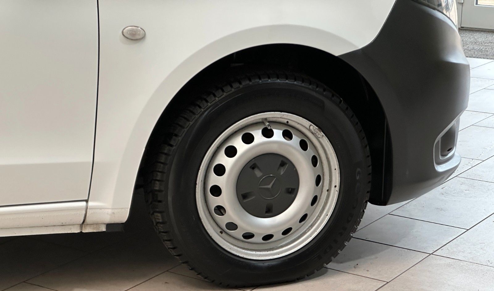 Mercedes-Benz Vito Tourer 109 CDI Extralang Klima*9-Sitzer foto 5