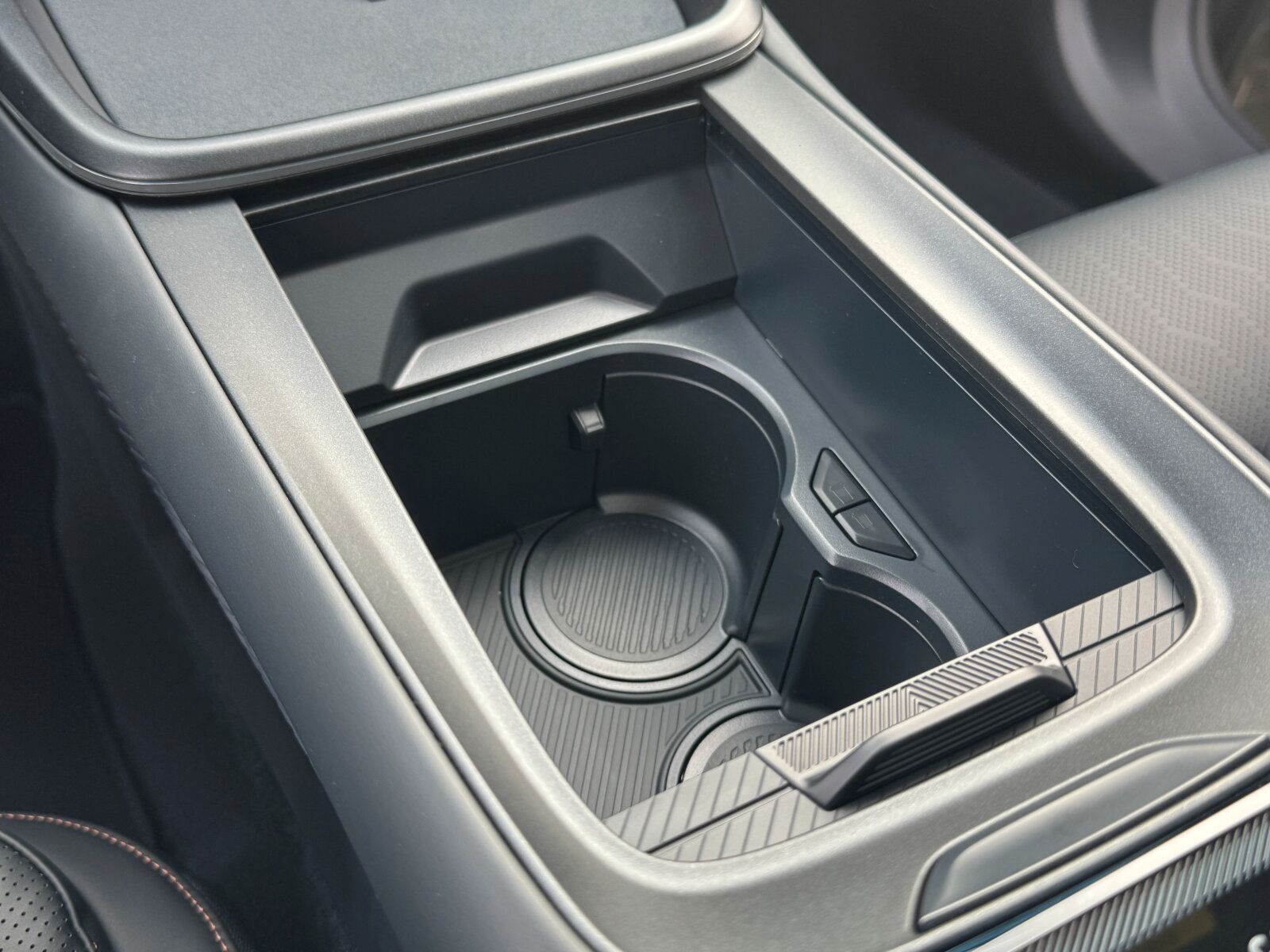 Lynk&Co 08 More Long-Range-Hybrid foto 22