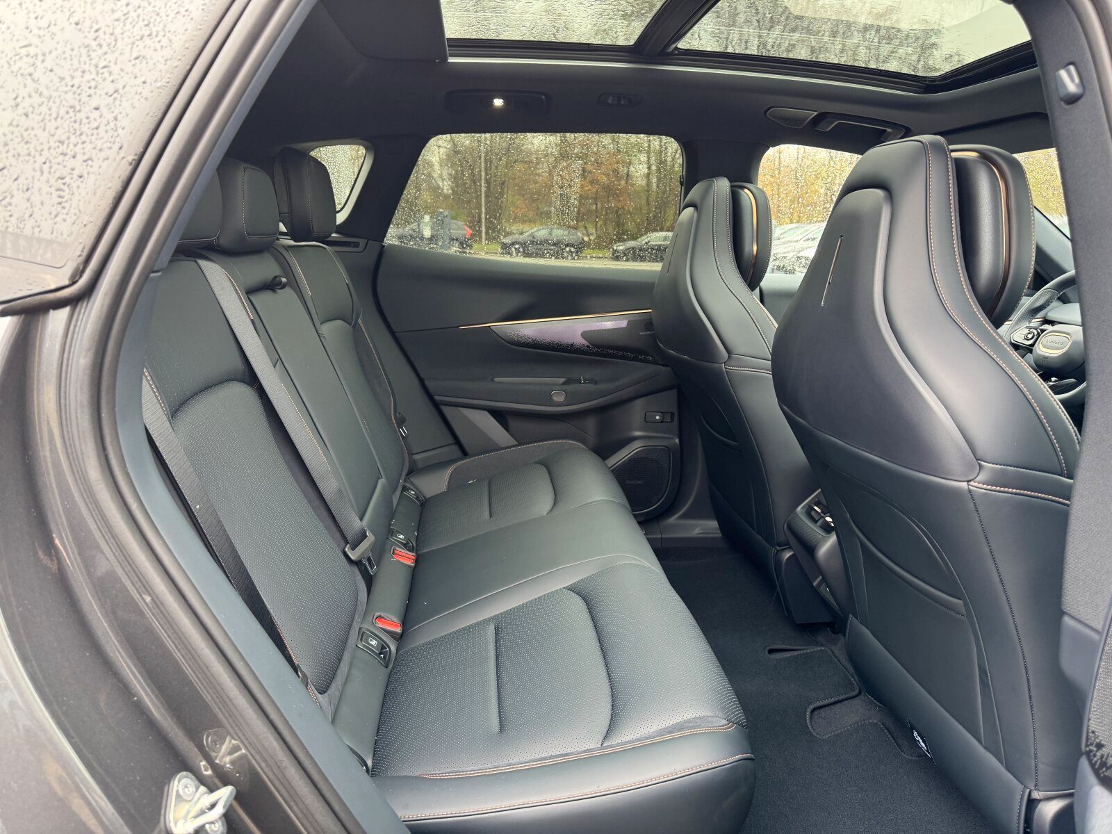 Lynk&Co 08 More Long-Range-Hybrid foto 16