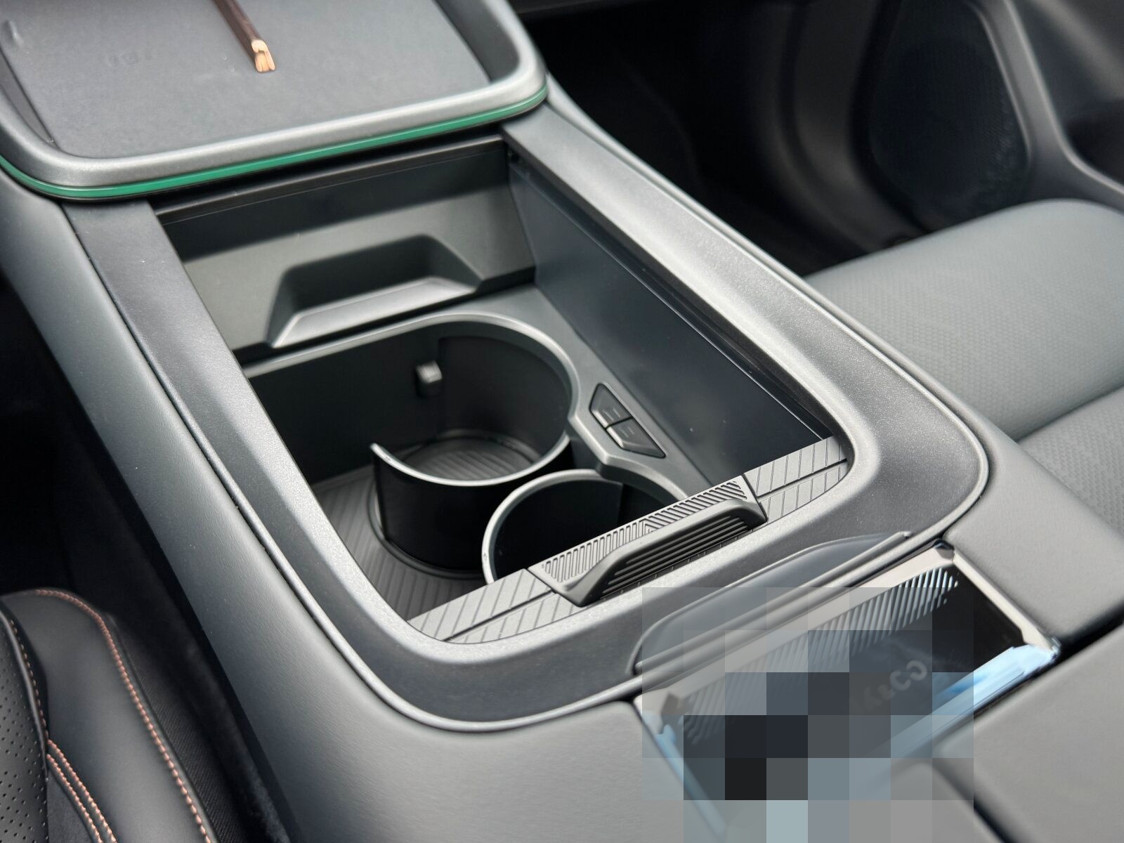 Lynk&Co 08 More Long-Range-Hybrid foto 25