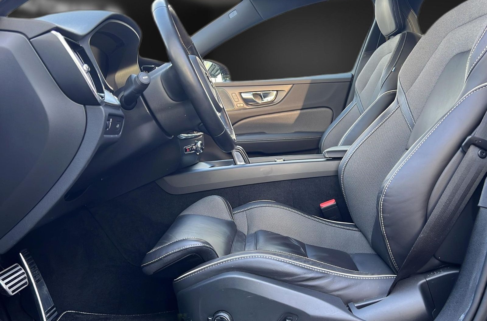 Volvo V60 R Design Memory*Leder*H&K*Kamera*LED*Navi foto 10