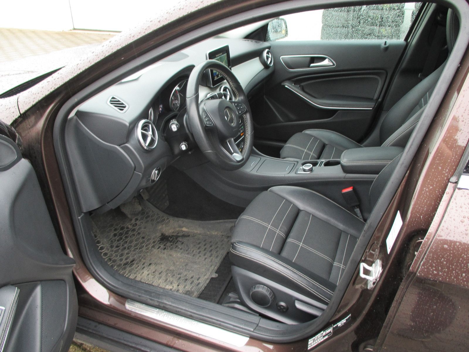 Mercedes-Benz GLA 200 d 4Matic Urban Autom., Navi foto 4