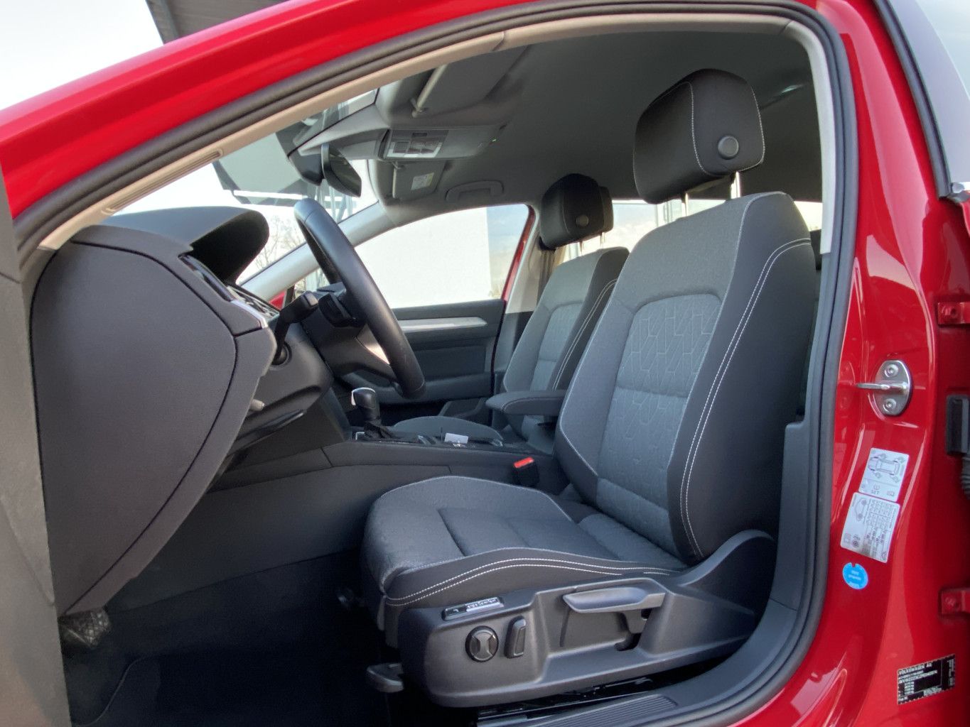 Volkswagen Passat Variant 2.0 TDI DSG Business NAVI+LED+KAM foto 10