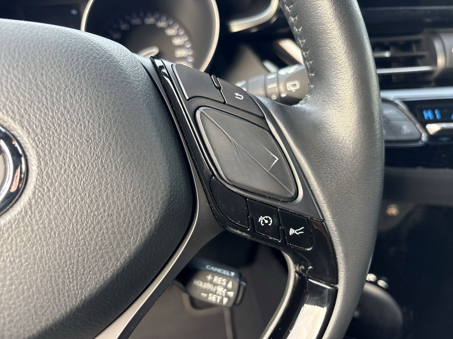 Toyota C-HR Hybrid Team D Navi LED Apple CarPlay Androi foto 16
