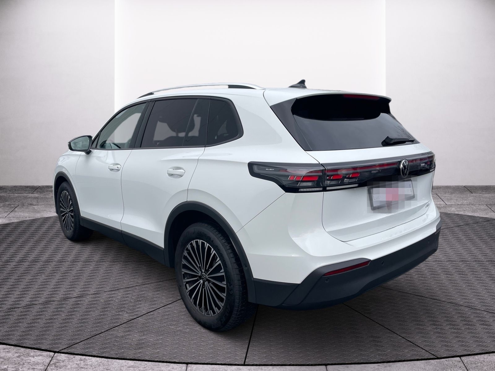 Volkswagen Tiguan 1.5 eTSI Goal 110 kW Matrix-LED AZV Side foto 5