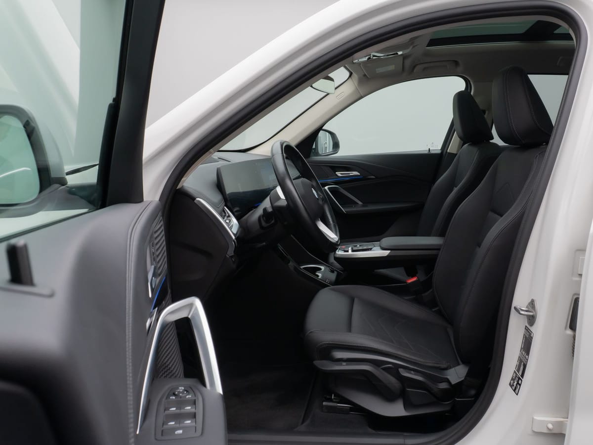 BMW X1 xD20d xLine 360°Panorama HUD DAB Komfort AHK foto 19