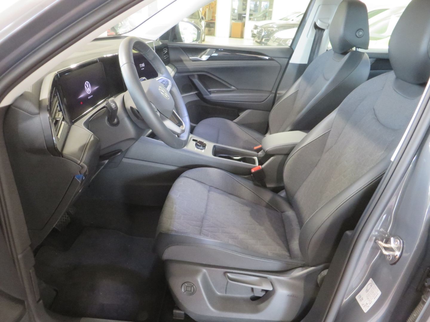 Volkswagen Tiguan Life 2.0TDI 7-DSG ACC AHK LED Navi Rückfa foto 6