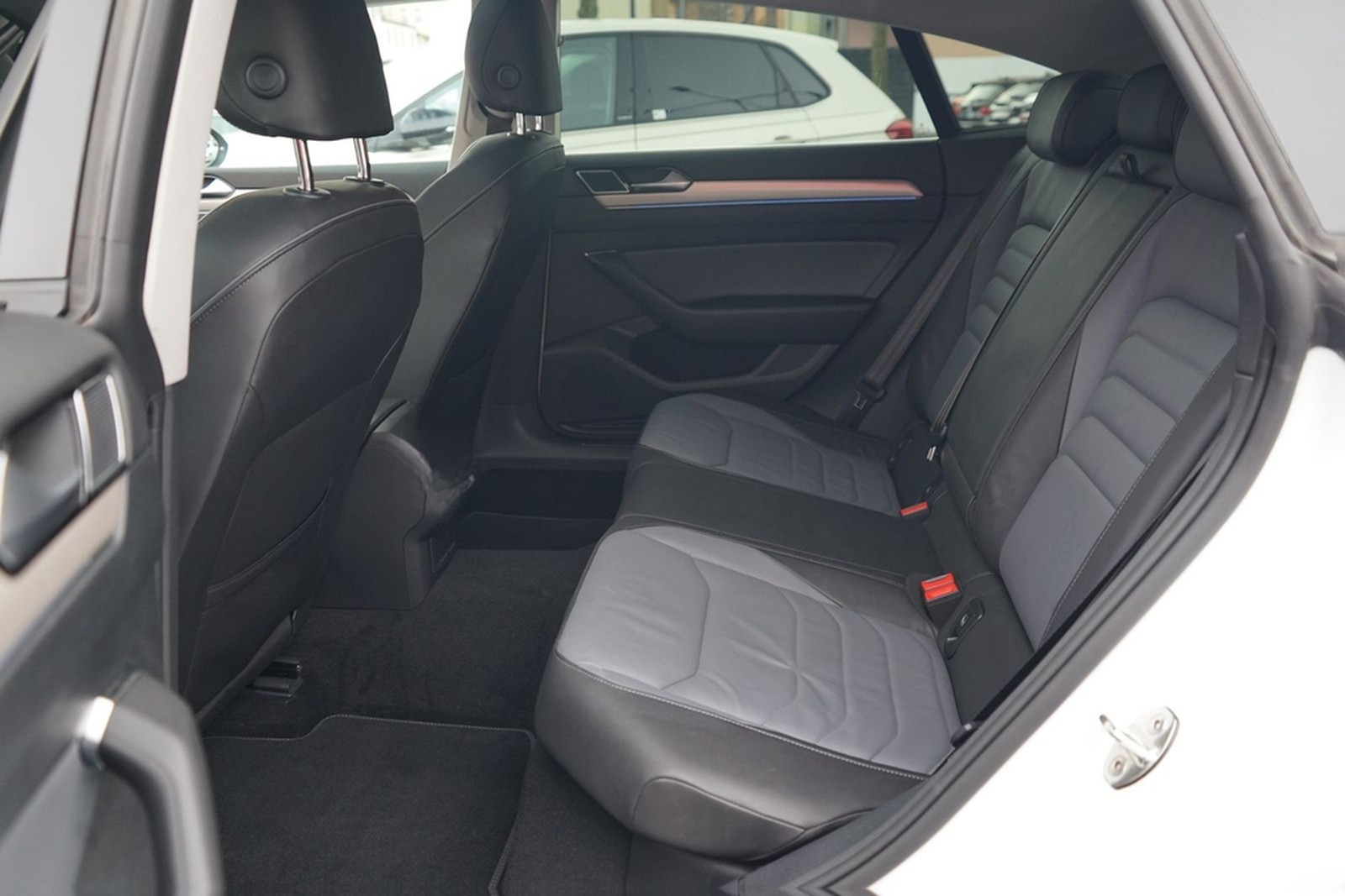 Volkswagen Arteon 1.5 TSI Elegance LED Panorama ACC Navi foto 8