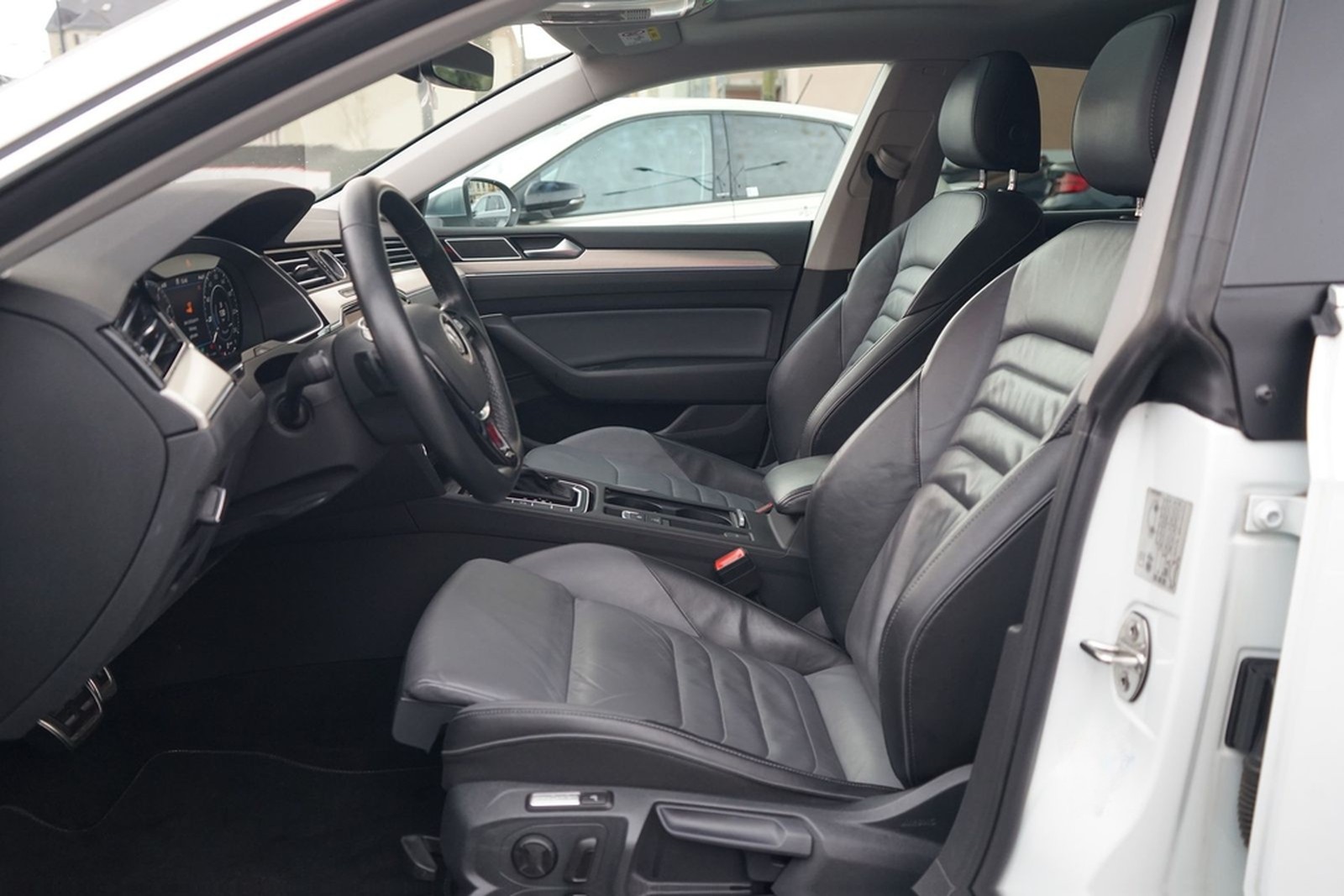 Volkswagen Arteon 1.5 TSI Elegance LED Panorama ACC Navi foto 10