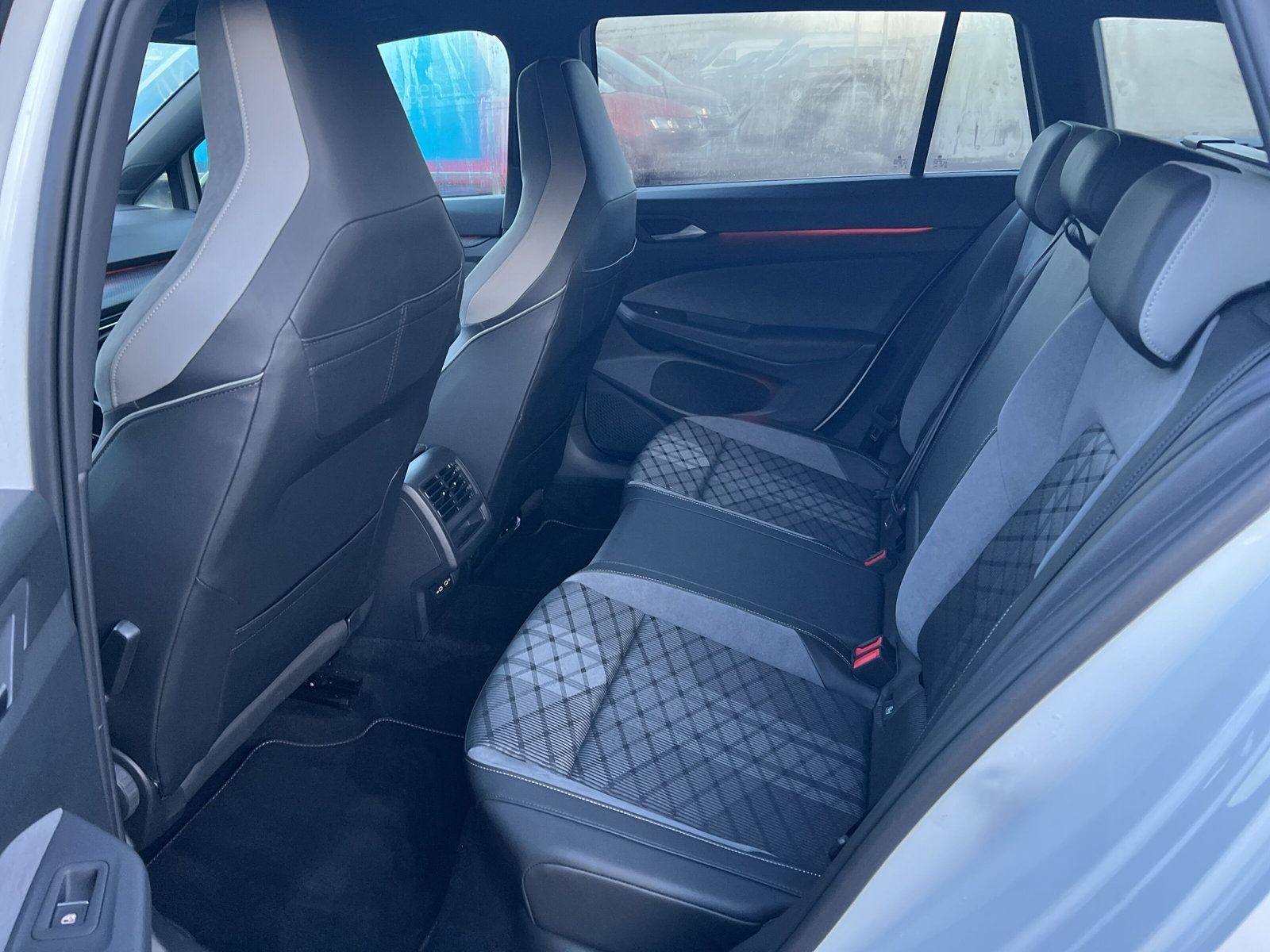Volkswagen Golf VIII Variant 2.0 TDI DSG R-Line Black Style foto 13