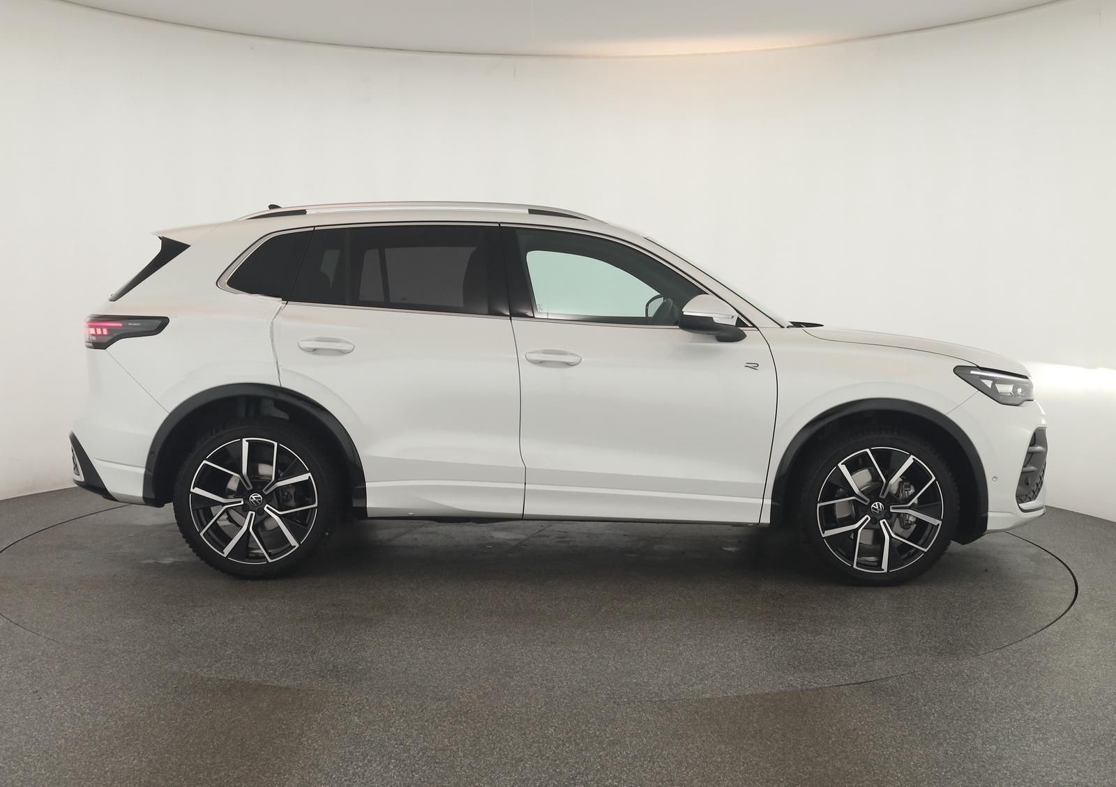 Volkswagen Tiguan 2.0 TDI DSG R-Line Pano Navi Keyless 20" foto 4