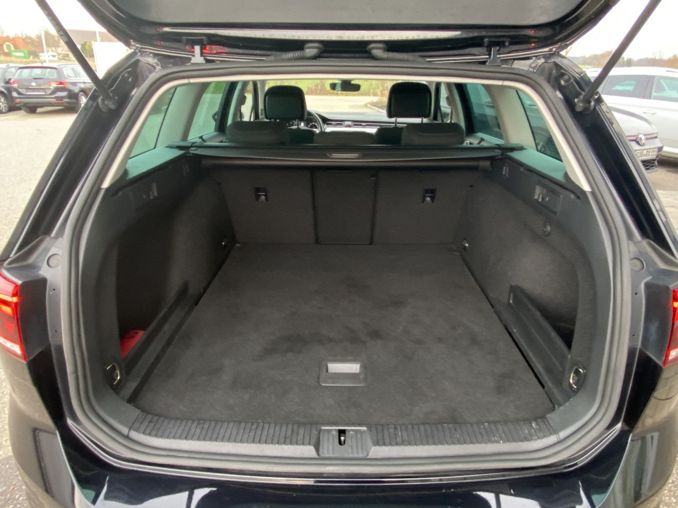 Volkswagen Passat Variant 2.0 TDI BUSINESS NAVI+LED+KAMERA+ foto 12