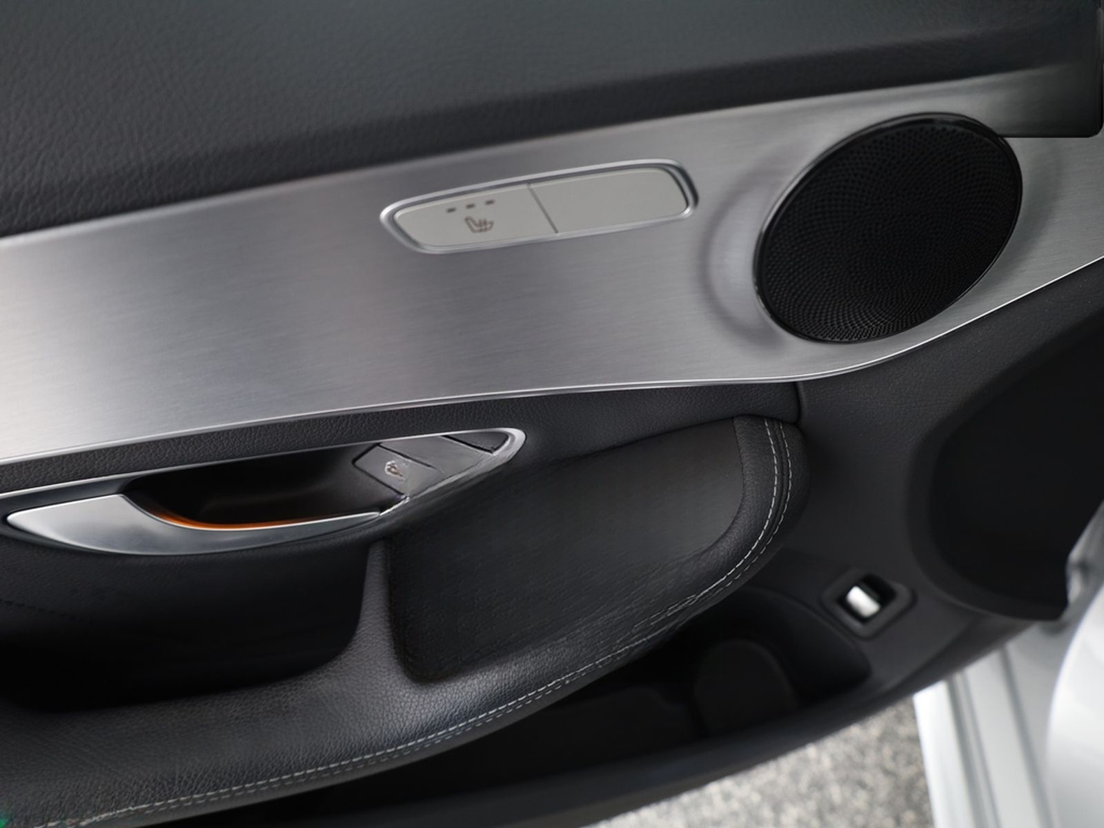 Mercedes-Benz C 300 AMG AIRMATIC HUD,360GRAD,COMAND,DISTRO,AHK foto 14