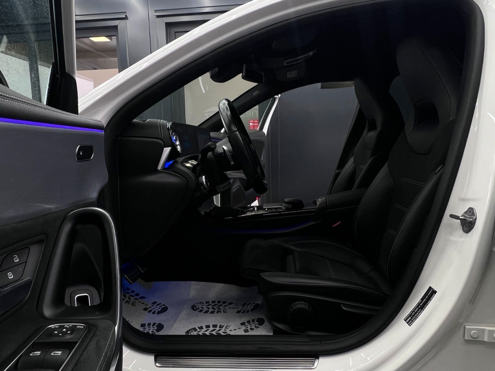 Mercedes-Benz A 250e 8G AMG NIGHT LED AUGR+KAM DAB+CARPLY AMBT foto 11