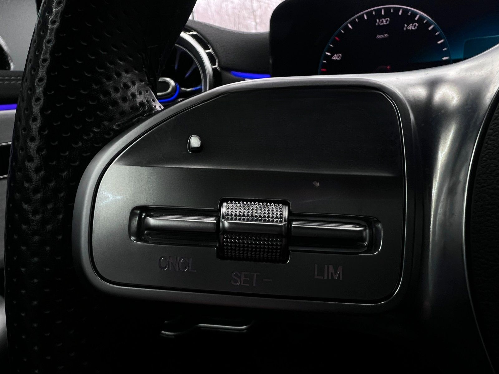 Mercedes-Benz A 250e 8G AMG NIGHT LED AUGR+KAM DAB+CARPLY AMBT foto 20