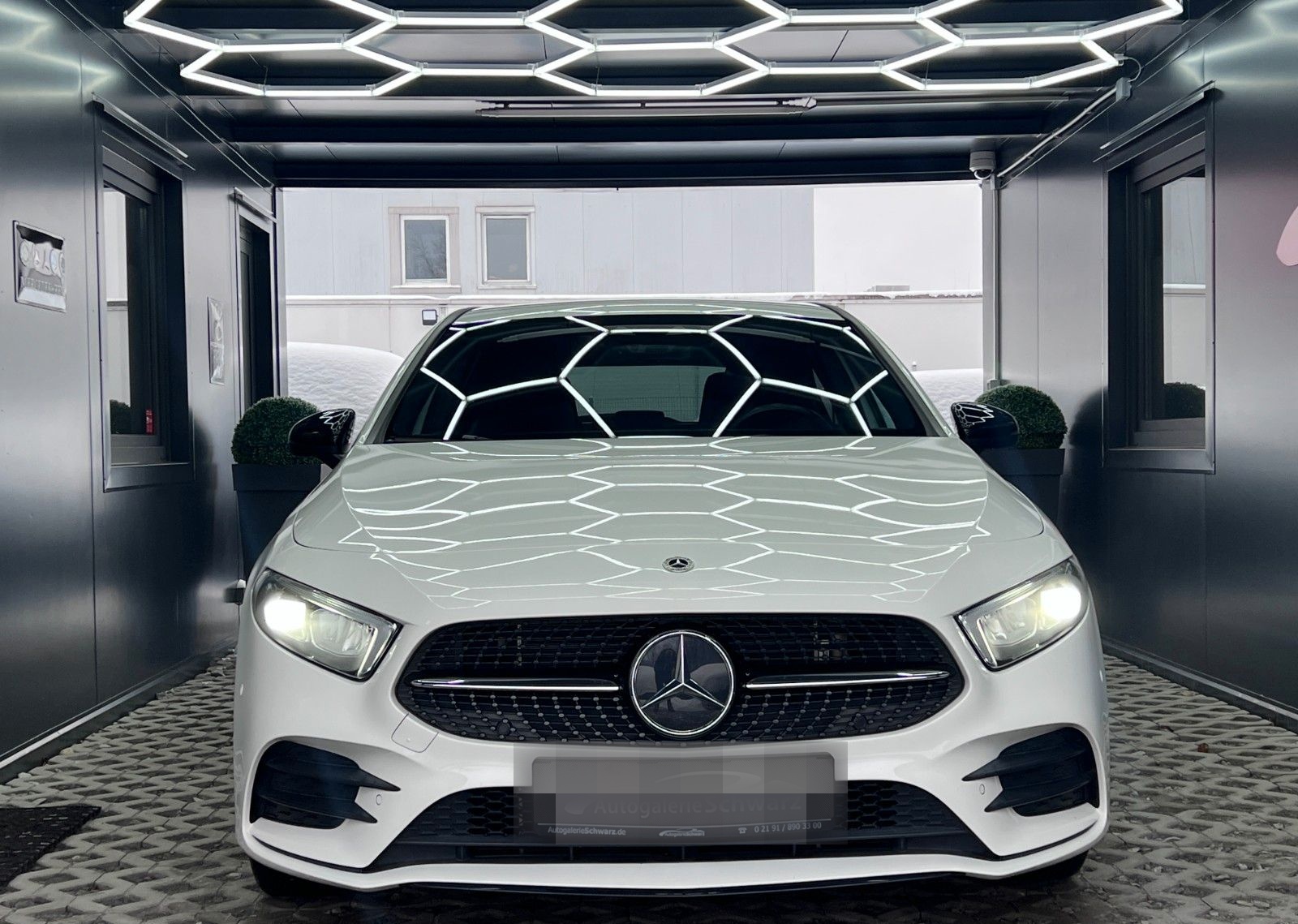 Mercedes-Benz A 250e 8G AMG NIGHT LED AUGR+KAM DAB+CARPLY AMBT foto 4