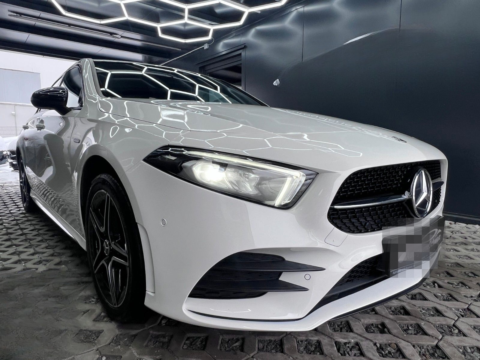 Mercedes-Benz A 250e 8G AMG NIGHT LED AUGR+KAM DAB+CARPLY AMBT foto 5